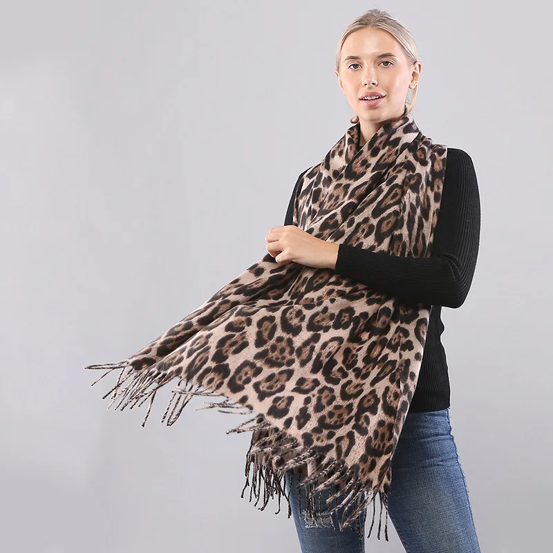 LEOPARD SCARF