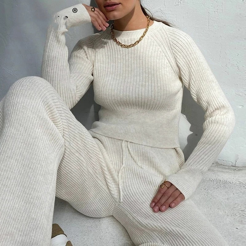 KNITTED SUIT