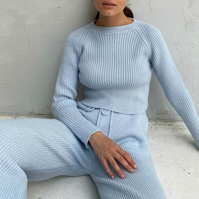 KNITTED SUIT